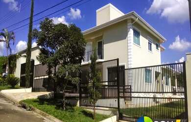 Imagem: A casa em condomínio possui 4 Dormitórios, 4 Banheiros, 2