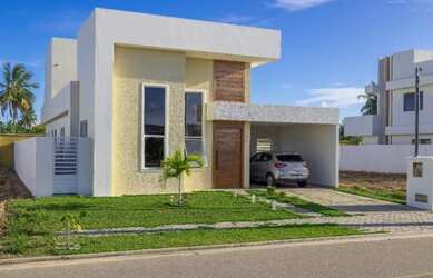 Imagem: A casa em condomínio possui 3 Dormitórios, 1 Banheiro, 2 Vagas