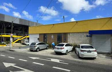 Imagem: O depósito possui 5 Vagas na garagem, 130m² de Área e está