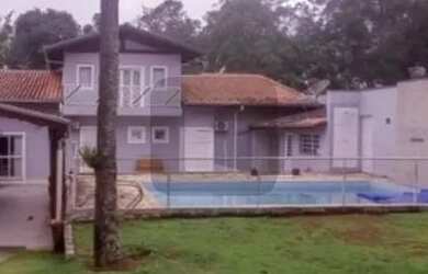 Imagem: A casa em condomínio possui 3 Dormitórios, 4 Banheiros, 1.000m²