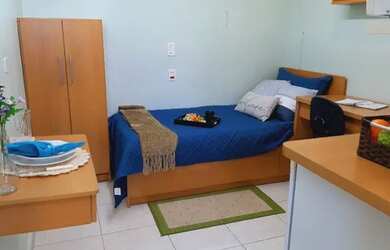 Imagem: A kitnet possui 1 Dormitório, 1 Banheiro, 1 Vaga na garagem