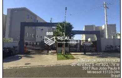 Imagem: O apartamento possui 2 Dormitórios, 1 Banheiro, 1 Vaga na garagem