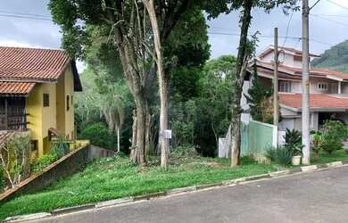 Imagem: O terreno possui 970m² de Área e está localizado em Alpes