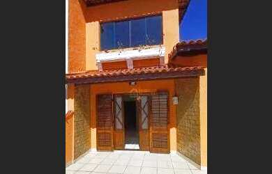 Imagem: A casa possui 3 Dormitórios, 2 Banheiros, 2 Vagas na garagem