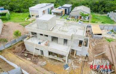 Imagem: A casa em condomínio possui 4 Dormitórios, 4 Banheiros, 4