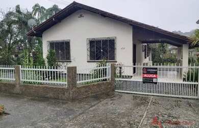 Imagem: A casa possui 2 Dormitórios, 1 Banheiro, 1 Vaga na garagem