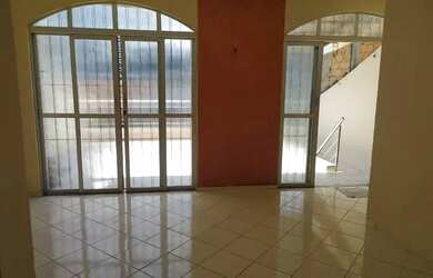 Imagem: A casa possui 2 Dormitórios, 2 Banheiros, 70m² de Área e