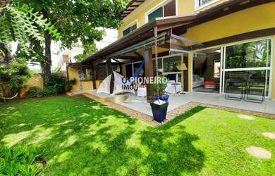 Imagem: A casa em condomínio possui 4 Dormitórios, 5 Banheiros, 2