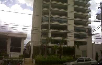 Imagem: O apartamento possui 3 Dormitórios, 1 Banheiro, 3 Vagas na