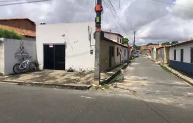 Imagem: A casa possui 1 Dormitório, 1 Banheiro, 42m² de Área e está