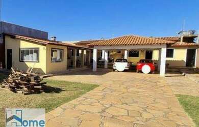 Imagem: A casa em condomínio possui 3 Dormitórios, 3 Banheiros, 5