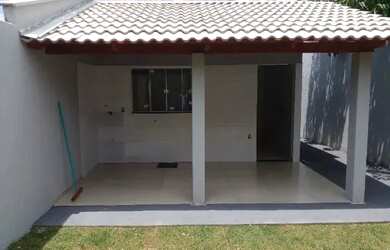 Imagem: A casa possui 2 Dormitórios, 1 Banheiro, 2 Vagas na garagem