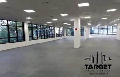 Imagem: O depósito possui 5 Vagas na garagem, 1.351m² de Área e