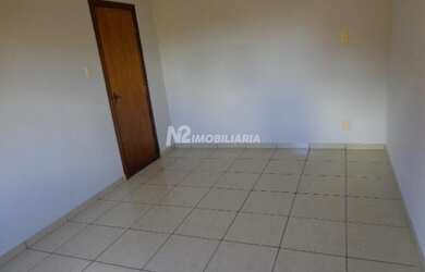 Imagem: A casa possui 3 Dormitórios, 1 Banheiro, 1 Vaga na garagem