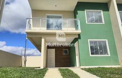 Imagem: A casa possui 3 Dormitórios, 3 Banheiros, 5 Vagas na garagem