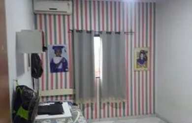 Imagem: A casa possui 2 Dormitórios, 1 Banheiro, 3 Vagas na garagem