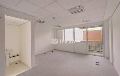 Imagem: O depósito possui 1 Vaga na garagem, 34m² de Área e está