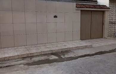 Imagem: A casa possui 2 Dormitórios, 2 Banheiros e 1 Vaga na garagem