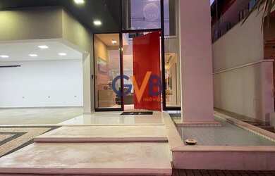 Imagem: A casa possui 3 Dormitórios, 5 Banheiros, 4 Vagas na garagem