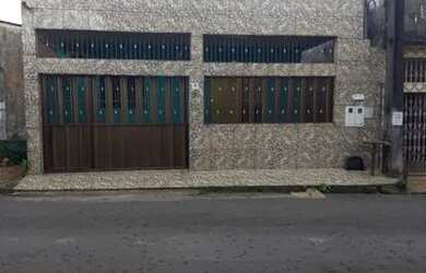 Imagem: A casa possui 4 Dormitórios, 2 Banheiros, 2 Vagas na garagem