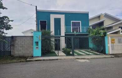 Imagem: A casa possui 4 Dormitórios, 4 Banheiros, 4 Vagas na garagem