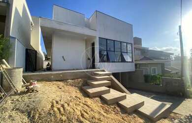 Imagem: A casa em condomínio possui 3 Dormitórios, 5 Banheiros, 4