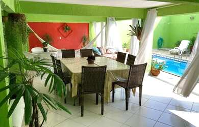 Imagem: A casa em condomínio possui 4 Dormitórios, 5 Banheiros, 4