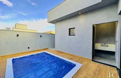 Imagem 13: Com uma fachada de tirar o fôlego, essa linda casa no Village Damha Rio...