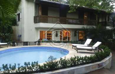 Imagem: A casa possui 5 Dormitórios, 5 Banheiros, 4 Vagas na garagem