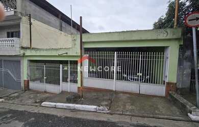 Imagem: A casa possui 3 Dormitórios, 2 Banheiros, 3 Vagas na garagem