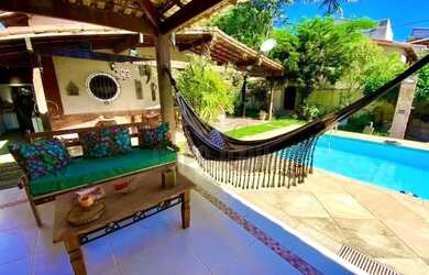 Imagem: A casa possui 5 Dormitórios, 2 Banheiros, 273m² de Área e