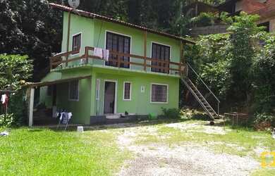 Imagem: A casa à venda possui 5 Dormitórios, 3 Banheiros, 4 Vagas