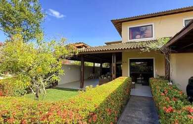 Imagem: A casa possui 4 Dormitórios, 5 Banheiros, 2 Vagas na garagem