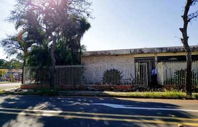 Imagem: A casa possui 5 Dormitórios, 5 Banheiros, 3 Vagas na garagem