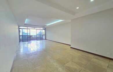 Imagem: O apartamento possui 4 Dormitórios, 4 Banheiros, 2 Vagas na