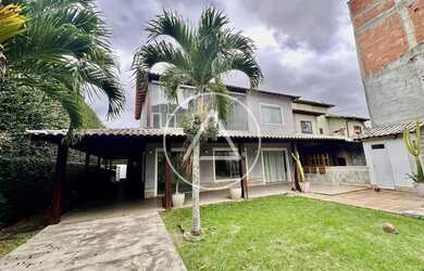 Imagem: A casa possui 4 Dormitórios, 3 Banheiros, 5 Vagas na garagem