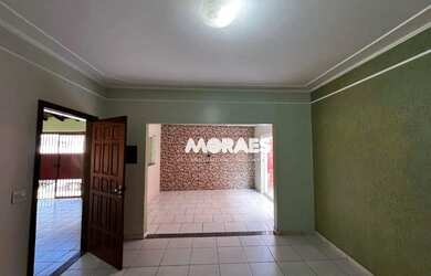 Imagem: A casa possui 2 Dormitórios, 2 Banheiros, 3 Vagas na garagem