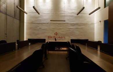 Imagem: O depósito possui 4 Vagas na garagem, 600m² de Área e Imóvel