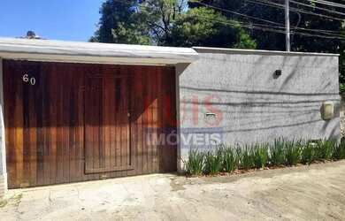 Imagem: A casa possui 3 Dormitórios, 3 Banheiros, 2 Vagas na garagem