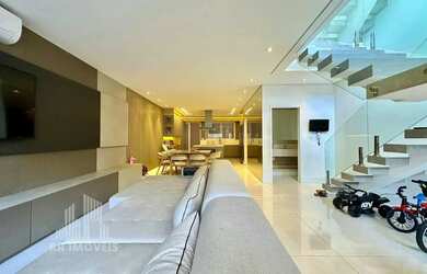 Imagem: A casa possui 3 Dormitórios, 3 Banheiros, 2 Vagas na garagem