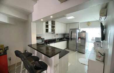 Imagem: A casa em condomínio possui 4 Dormitórios, 5 Banheiros, 2