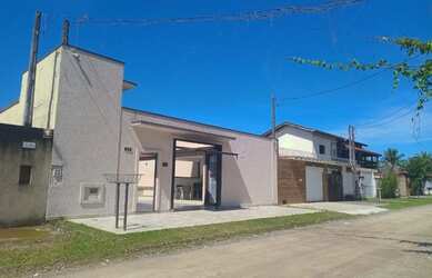 Imagem: A casa possui 4 Dormitórios, 5 Banheiros, 3 Vagas na garagem