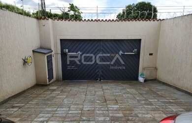 Imagem: O depósito possui 3 Vagas na garagem, 256m² de Área e Imóvel