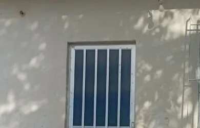 Imagem: A casa possui 2 Dormitórios, 1 Banheiro, 1 Vaga na garagem