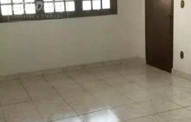 Imagem: A casa possui 3 Dormitórios, 4 Banheiros, 5 Vagas na garagem