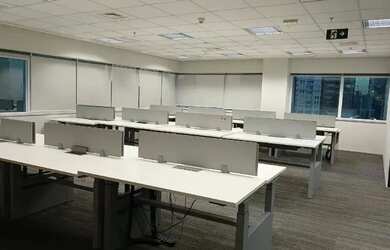 Imagem: O depósito possui 5 Vagas na garagem e 246m² de Área e está