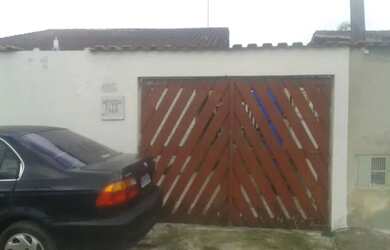 Imagem: A casa possui 2 Dormitórios, 2 Banheiros, 5 Vagas na garagem