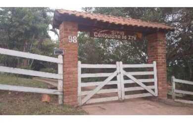 Imagem: A casa possui 1 Dormitório, 1 Banheiro, 179m² de Área e