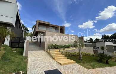 Imagem: A casa em condomínio possui 4 Dormitórios, 5 Banheiros, 5