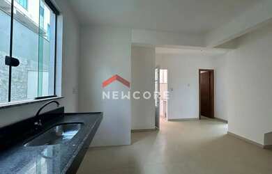 Imagem: A casa possui 3 Dormitórios, 3 Banheiros, 4 Vagas na garagem